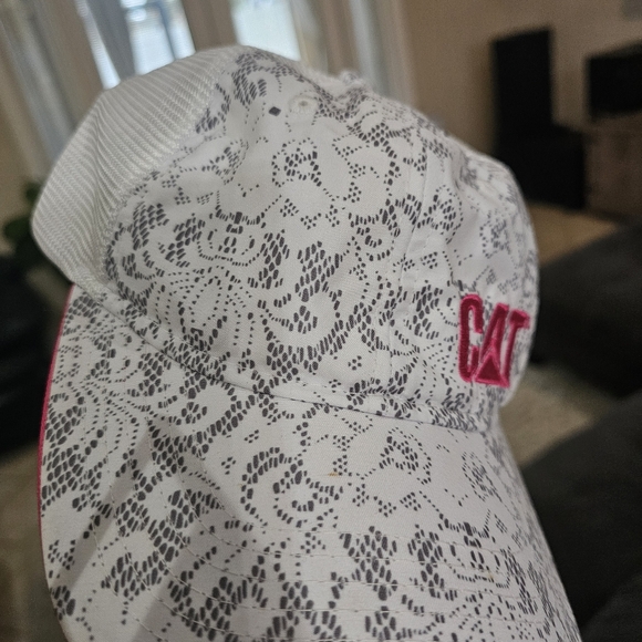 Cat hat - Picture 4 of 4